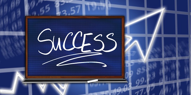 successの文字と上昇の矢印