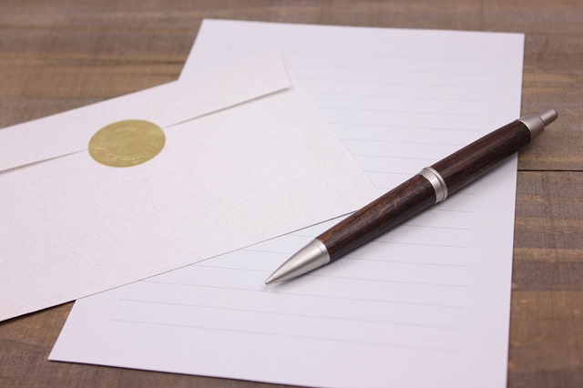 手紙の紙とペン