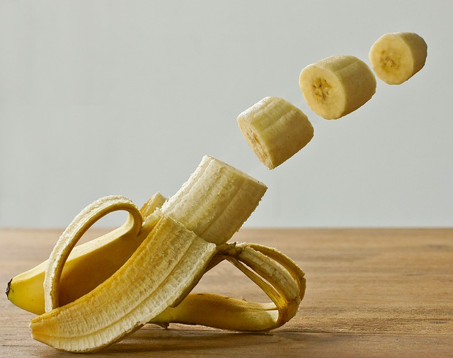 カットされたバナナ