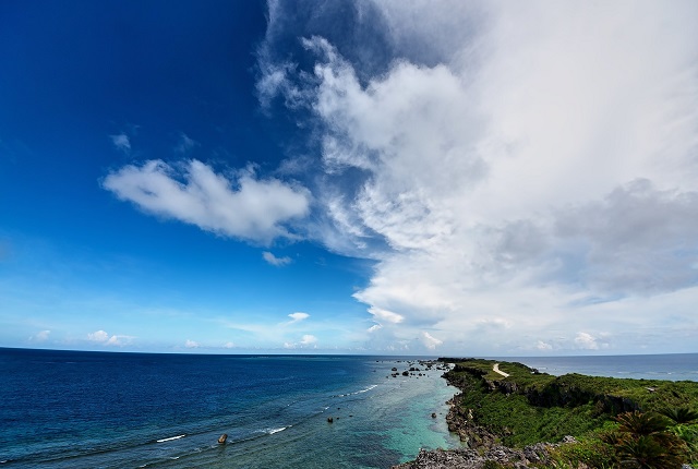 曇り空の沖縄
