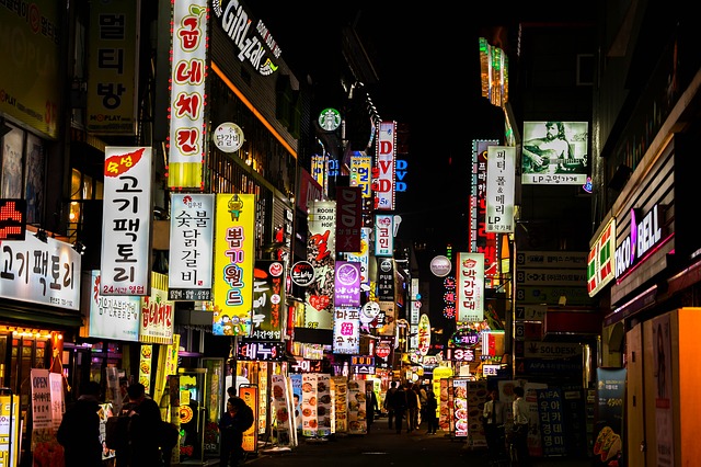 夜の韓国の町並み