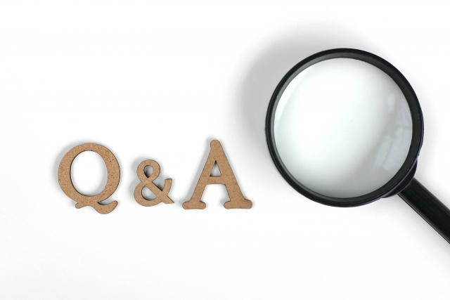 Q&Aの文字と虫眼鏡