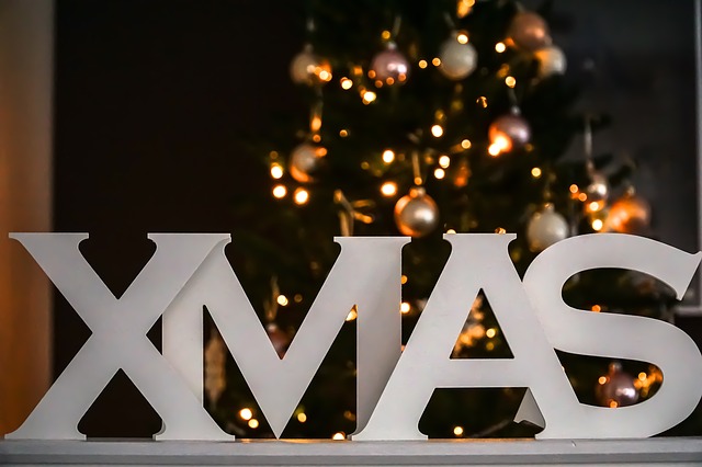 XMASの文字とクリスマスツリー