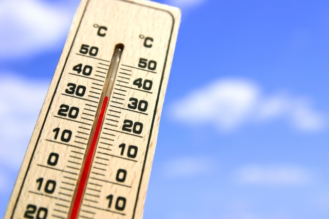 夏の気温の温度計