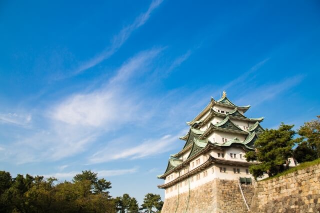 天気の良い日の名古屋城