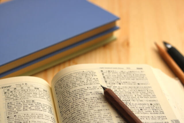 英語の辞書とシャープペン